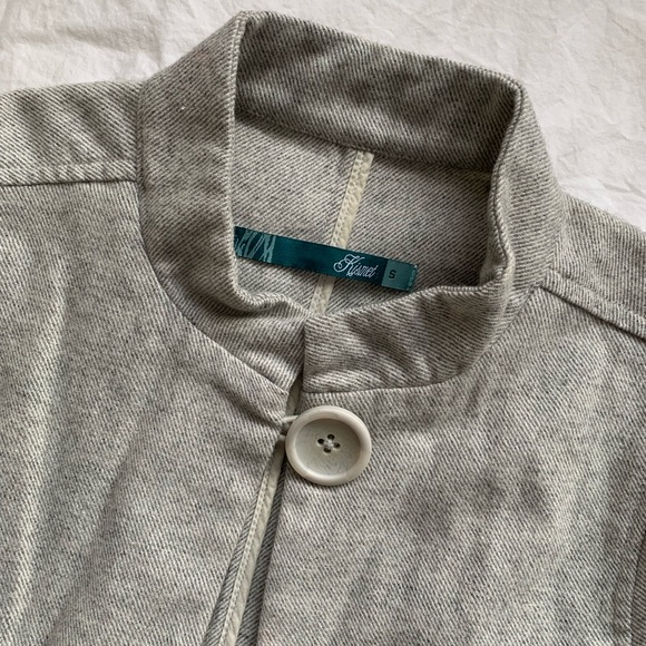 Short Sleeve Jacket - Picture 2 of 2